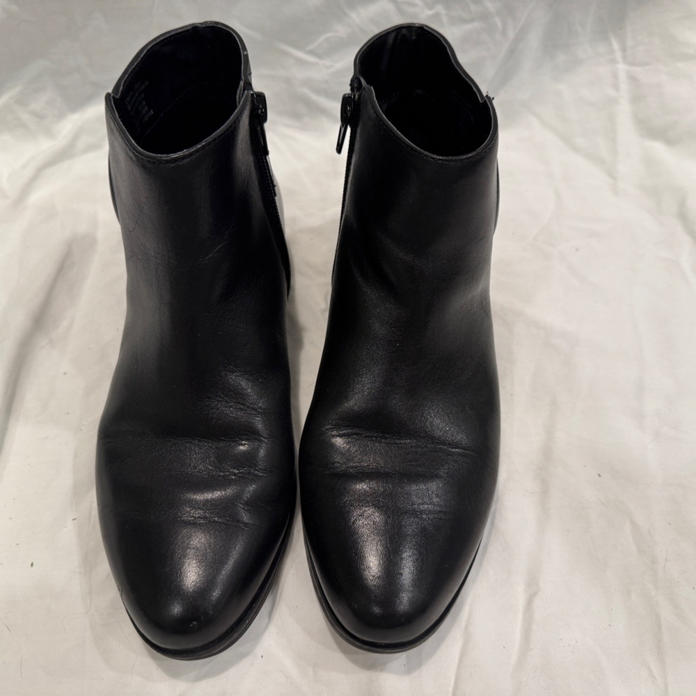 Alfani black ankle boots with side zip. - Picture 5 of 7